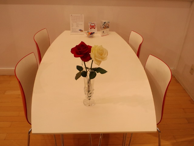 ショールームに薔薇