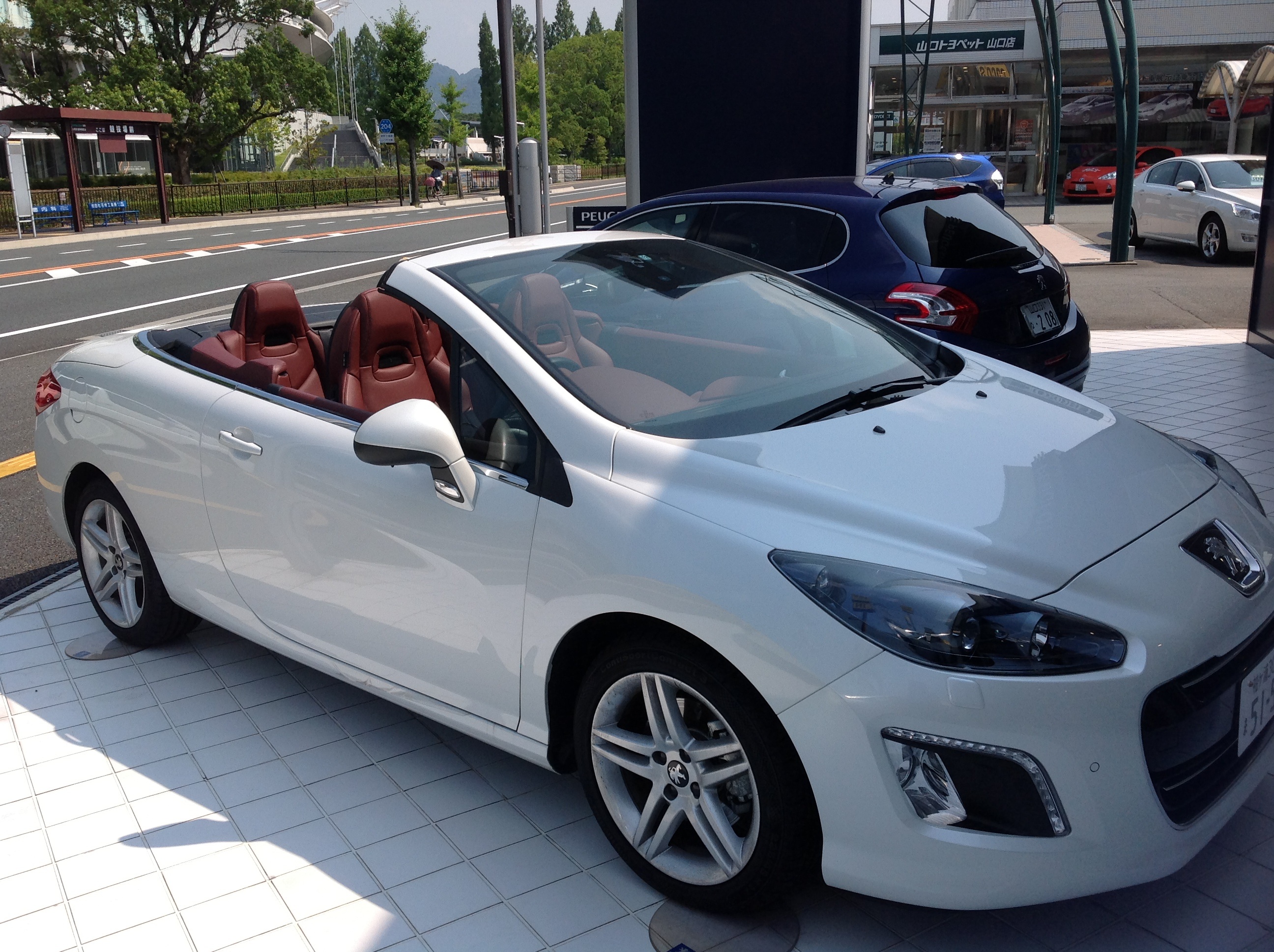 あの３０８ C C 試乗車がプジョー山口へ搬入されました。