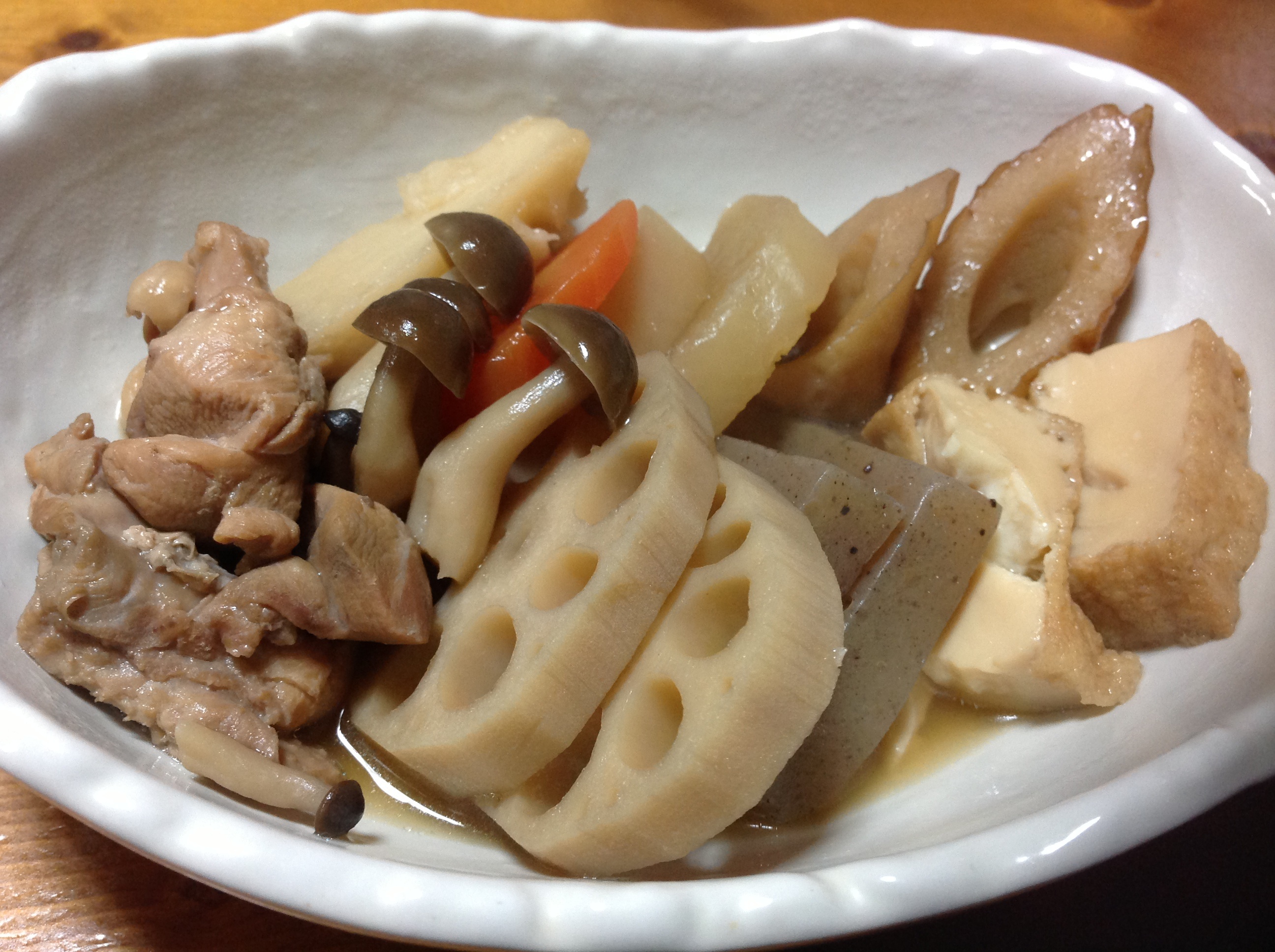 パスタサラダと煮しめ