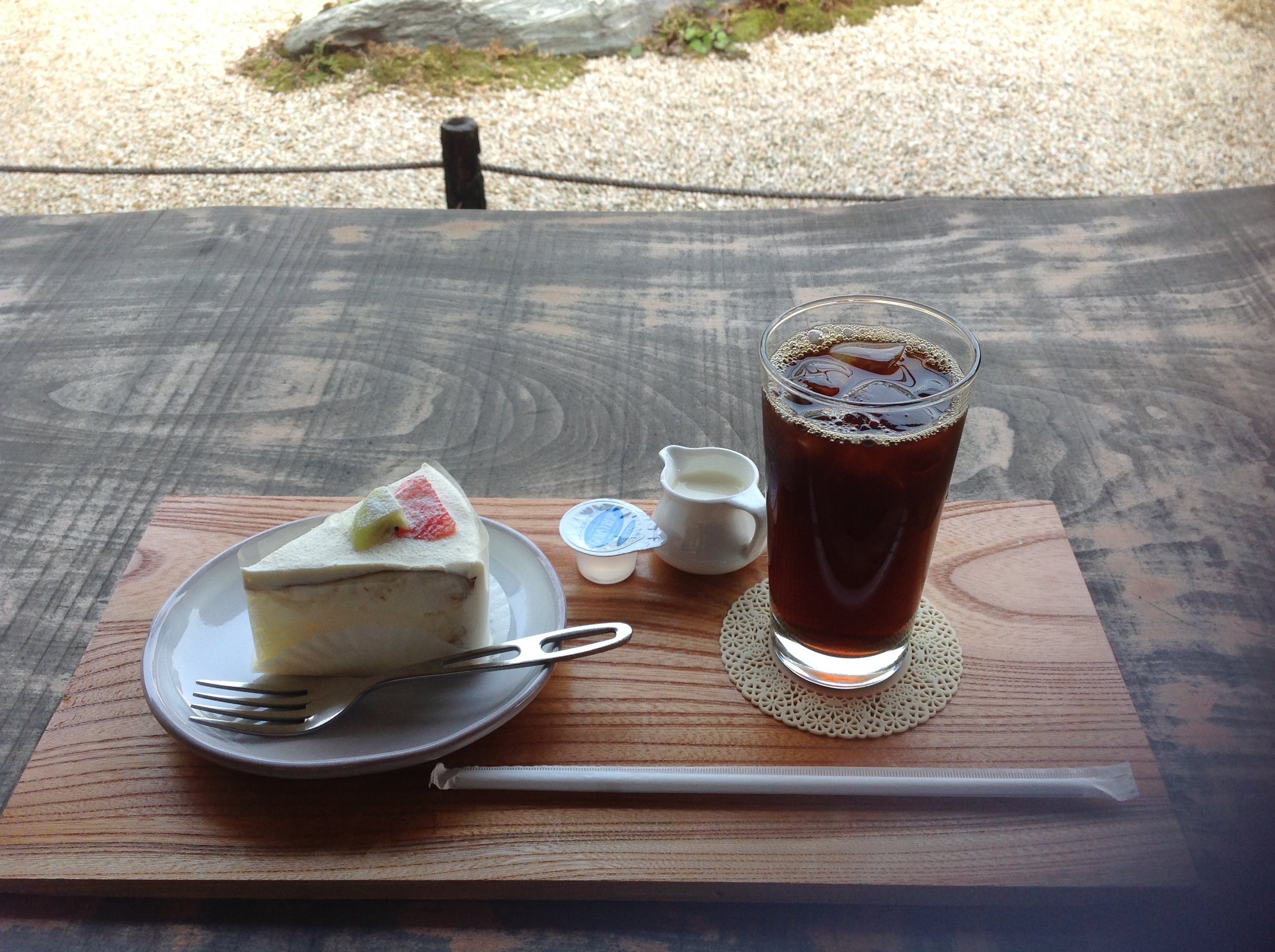 マメンと一緒にジェネレのケーキセット