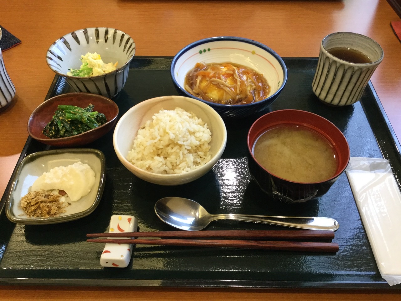 自然食レストランでランチ