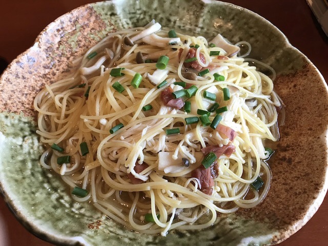 いつもの然流で梅としめじのお婆ちゃんパスタ