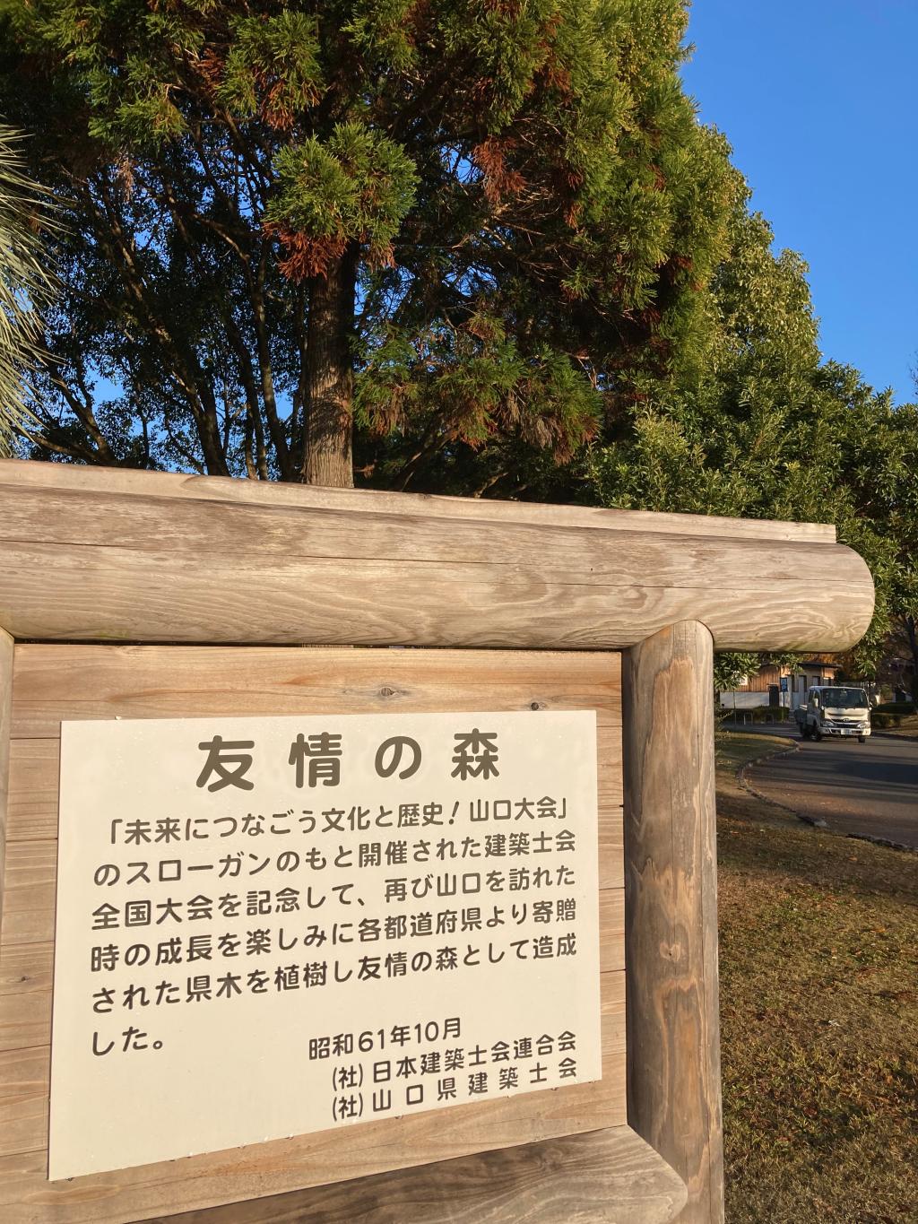 維新公園陸上競技場で朝ラン１０キロ